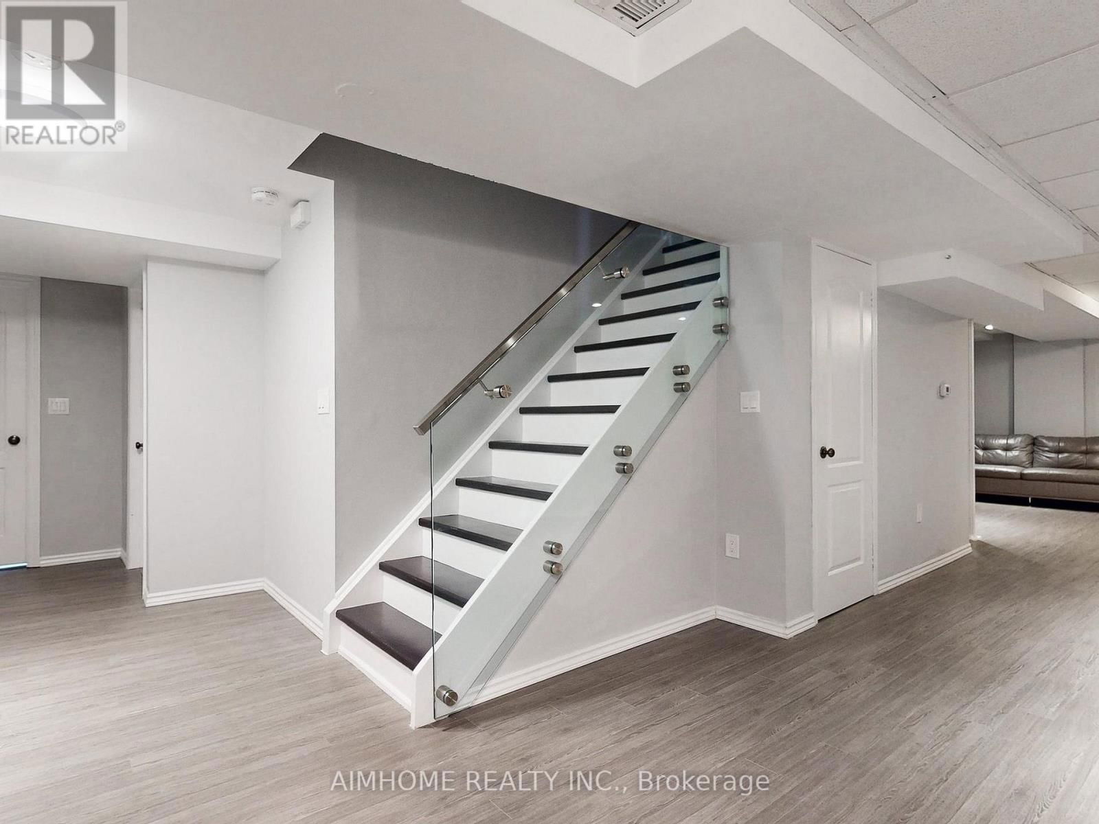 509 RAVINEVIEW WAY Image 26