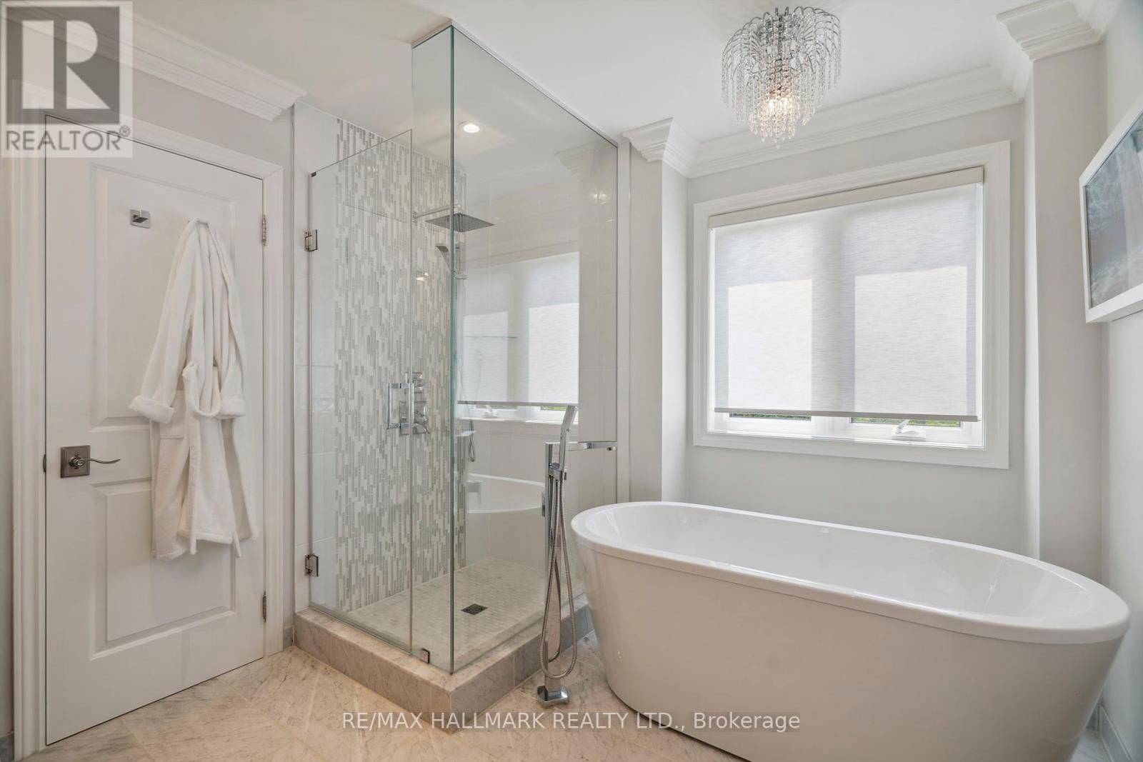 2092 PINEVALLEY CRESCENT Image 18