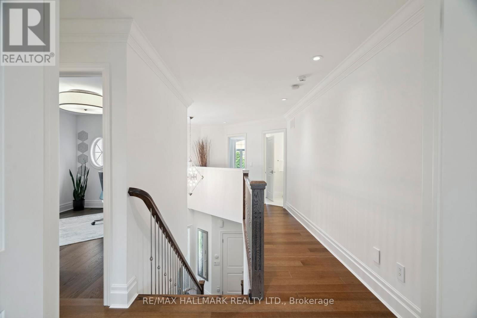 2092 PINEVALLEY CRESCENT Image 22
