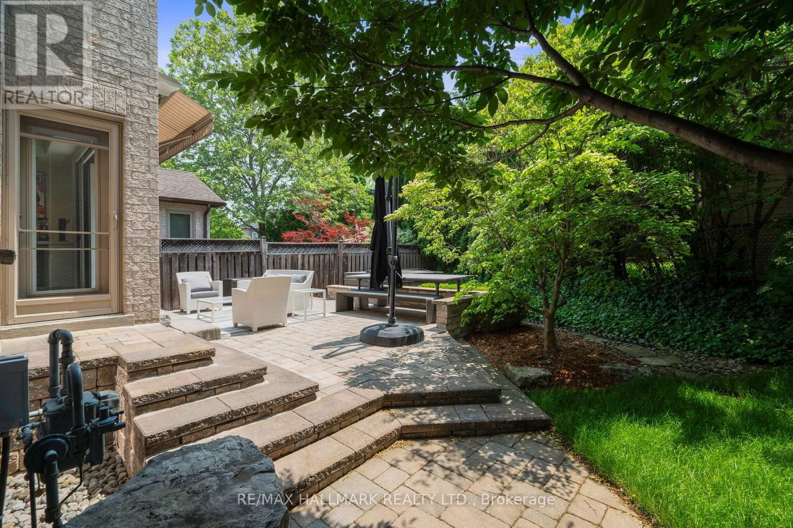 2092 PINEVALLEY CRESCENT Image 39