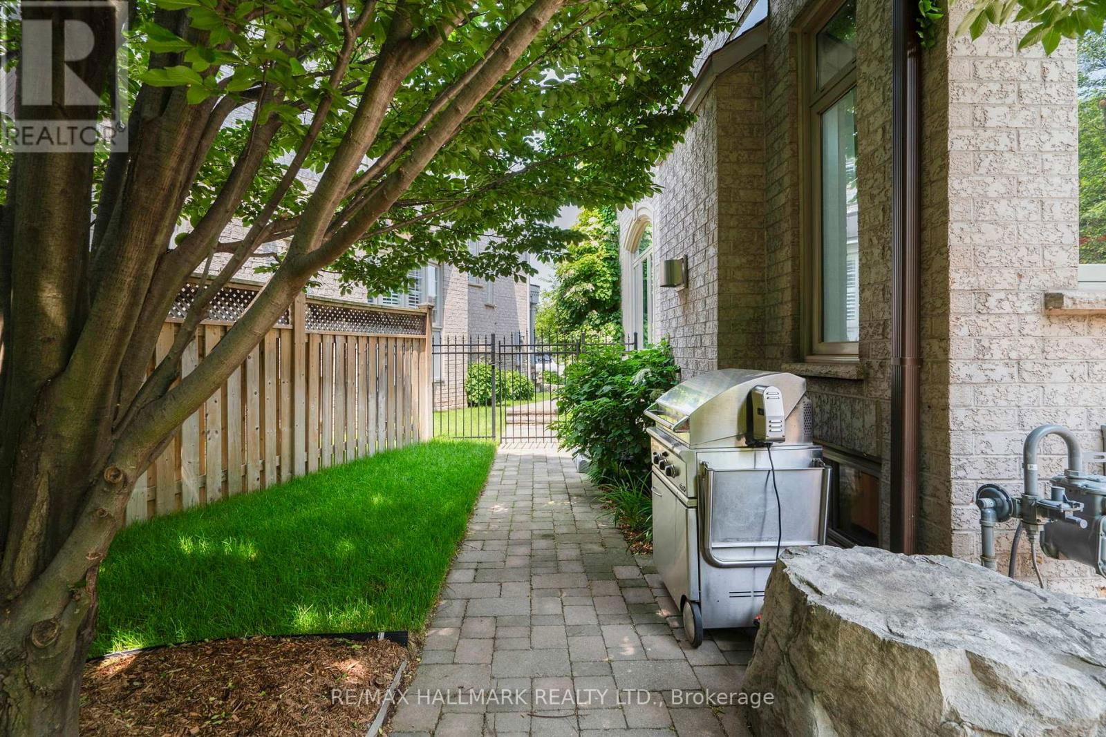 2092 PINEVALLEY CRESCENT Image 43