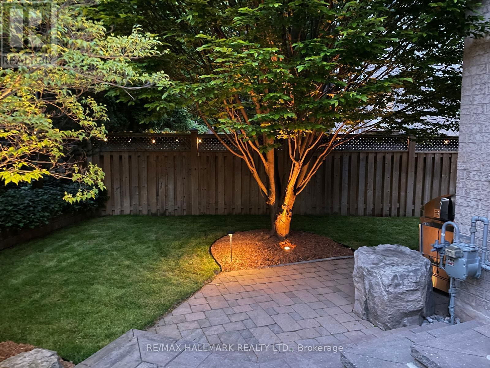 2092 PINEVALLEY CRESCENT Image 46