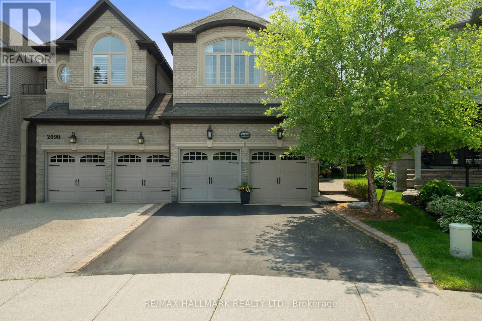 2092 PINEVALLEY CRESCENT Image 50