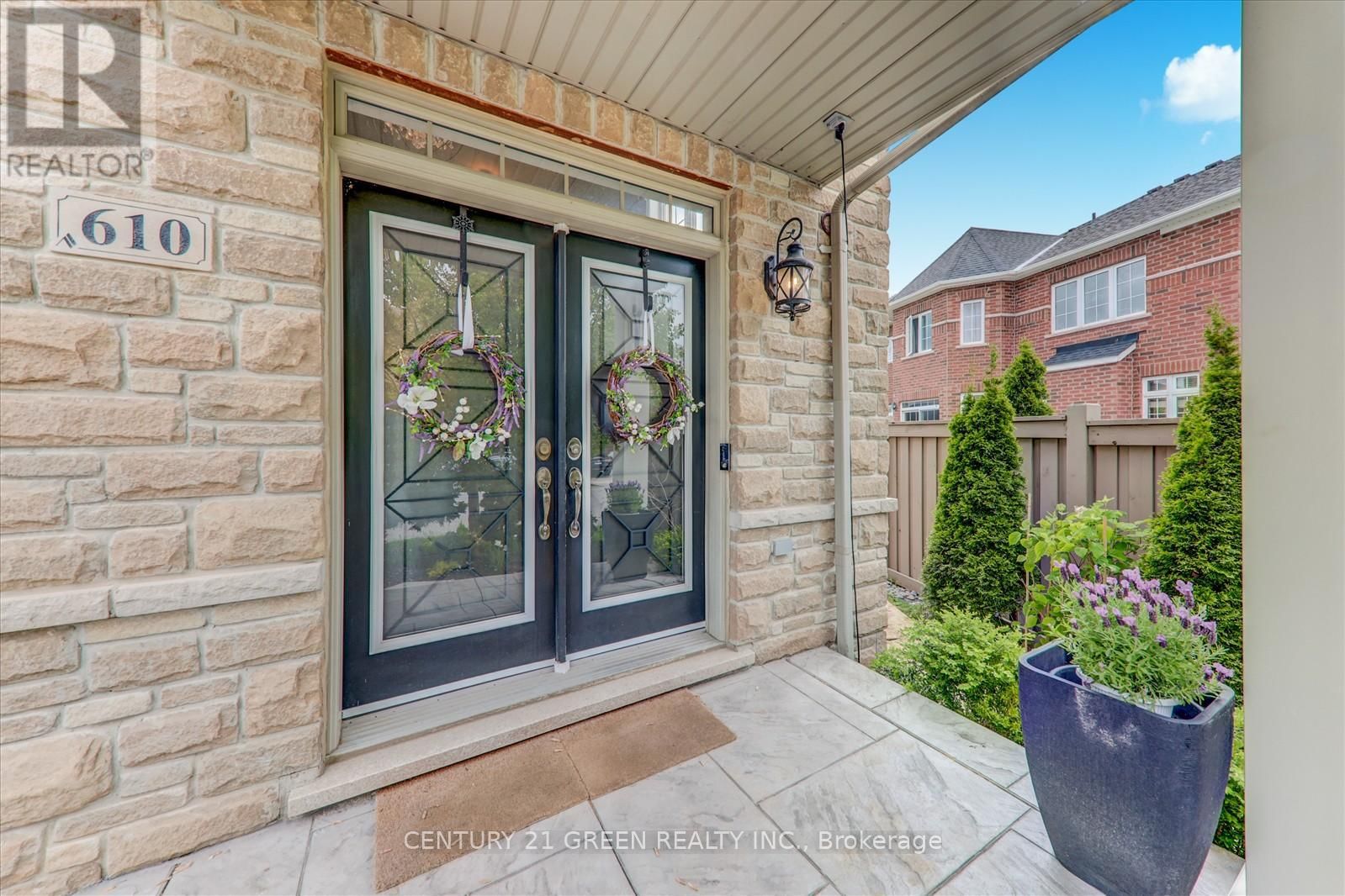 610 NAIRN CIRCLE WEST Image 1
