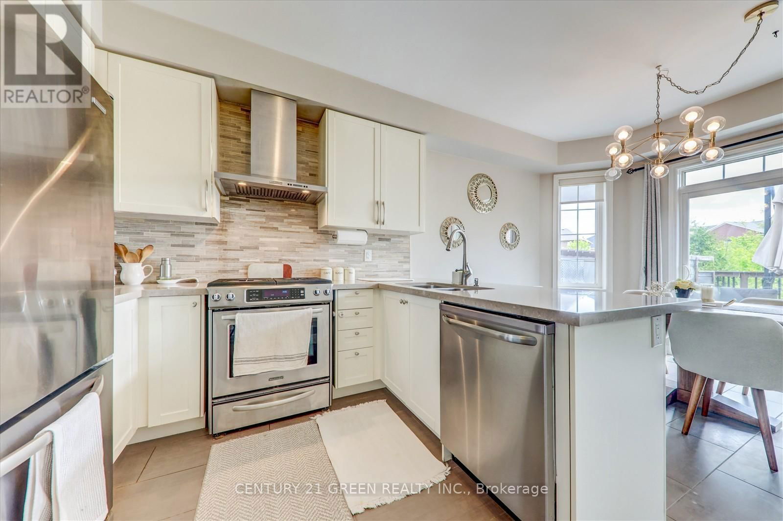 610 NAIRN CIRCLE WEST Image 12