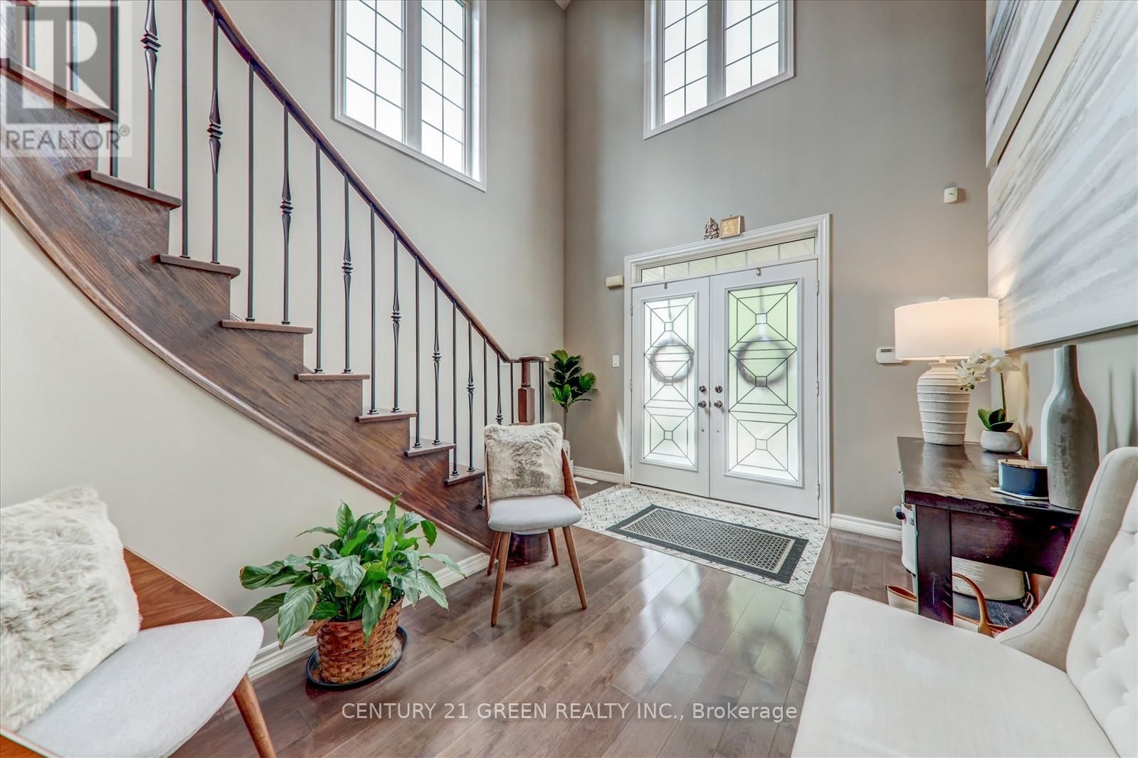 610 NAIRN CIRCLE WEST Image 3