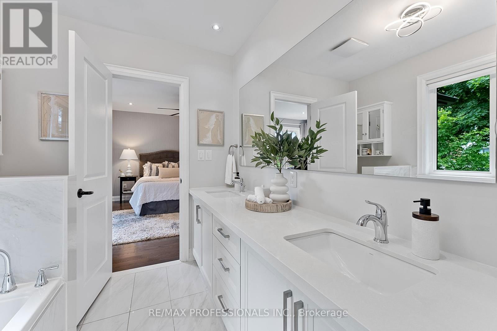 12 BROWNLEA AVENUE Image 23