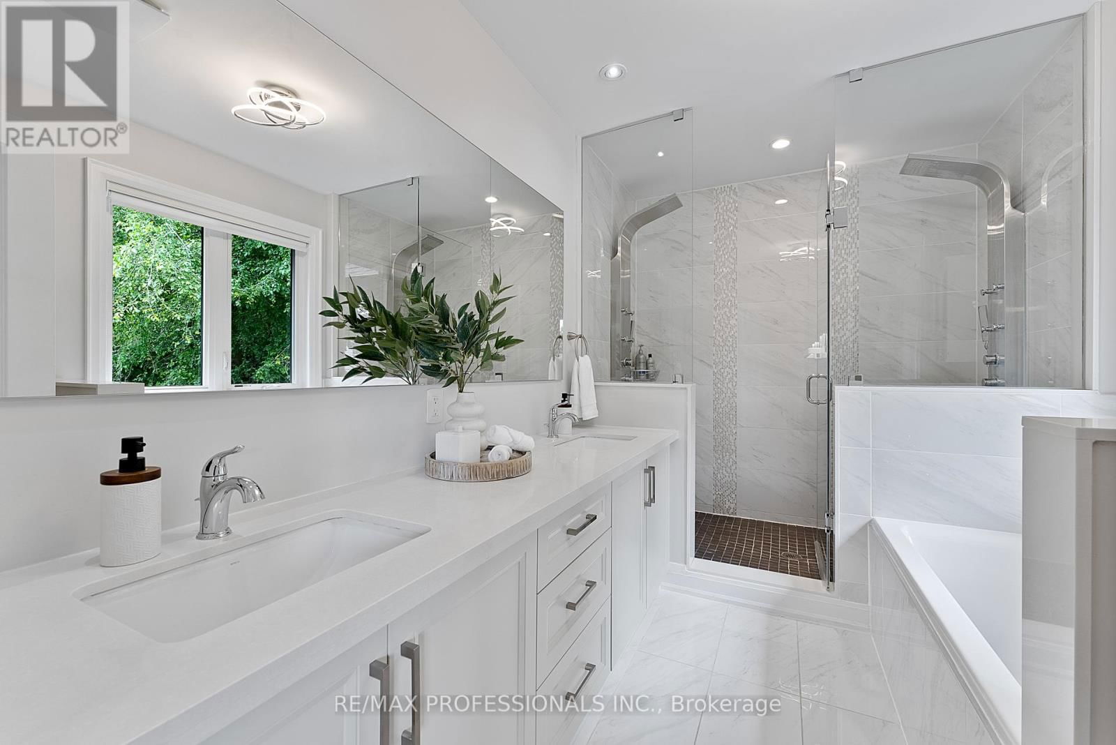 12 BROWNLEA AVENUE Image 24