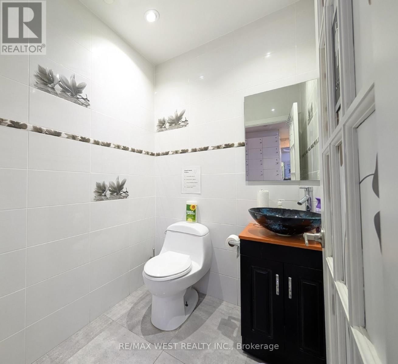 413 KEELE STREET Image 17