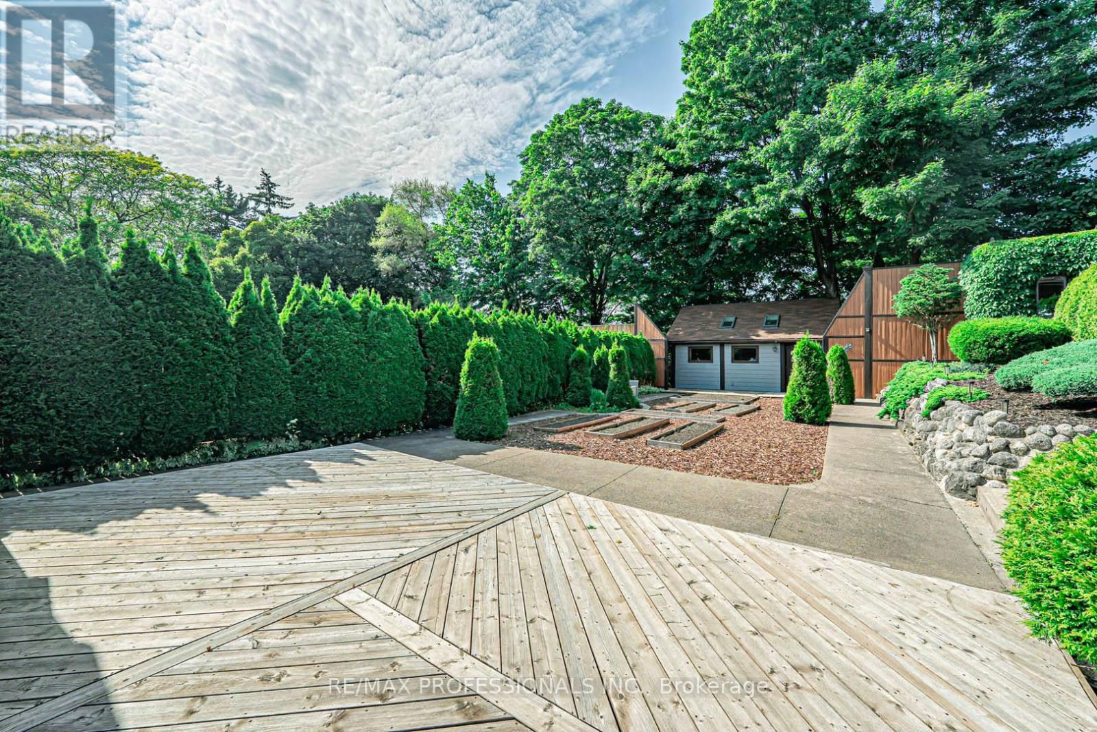 1746 LINCOLNSHIRE BOULEVARD Image 17