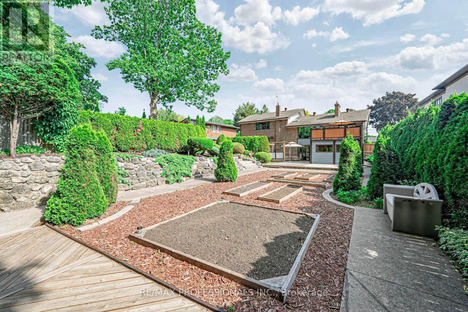 1746 LINCOLNSHIRE BOULEVARD Image 20