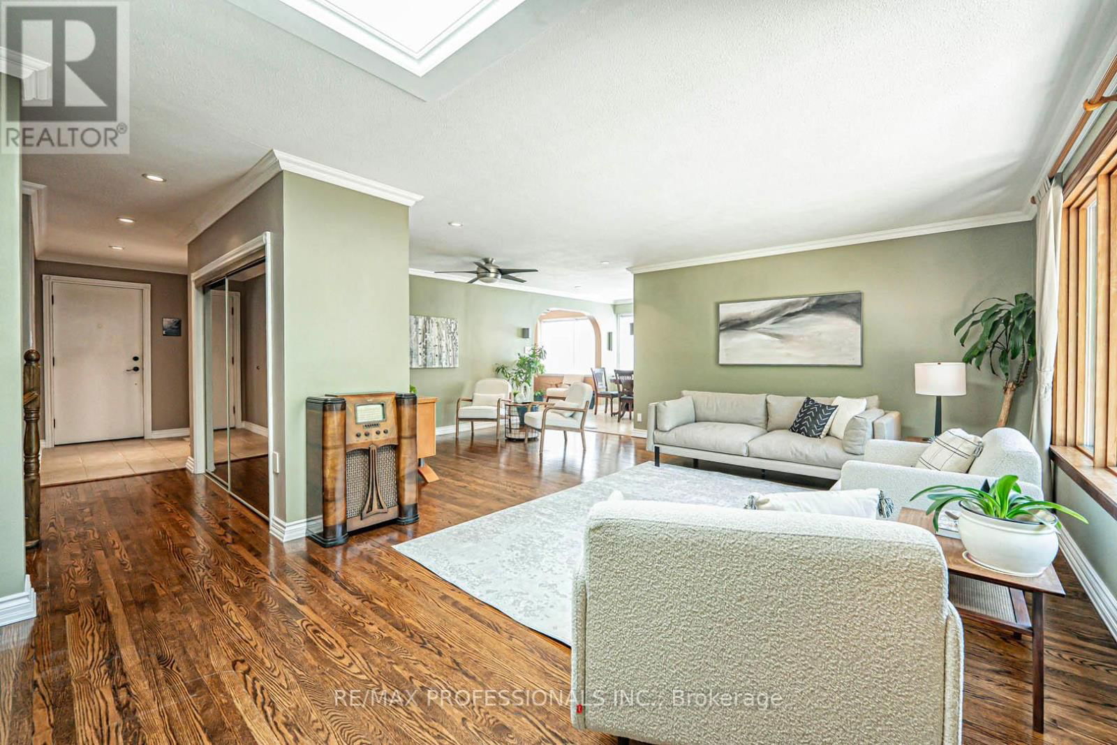 1746 LINCOLNSHIRE BOULEVARD Image 33
