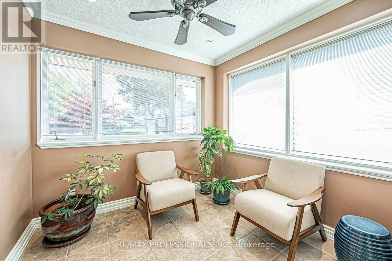 1746 LINCOLNSHIRE BOULEVARD Image 34