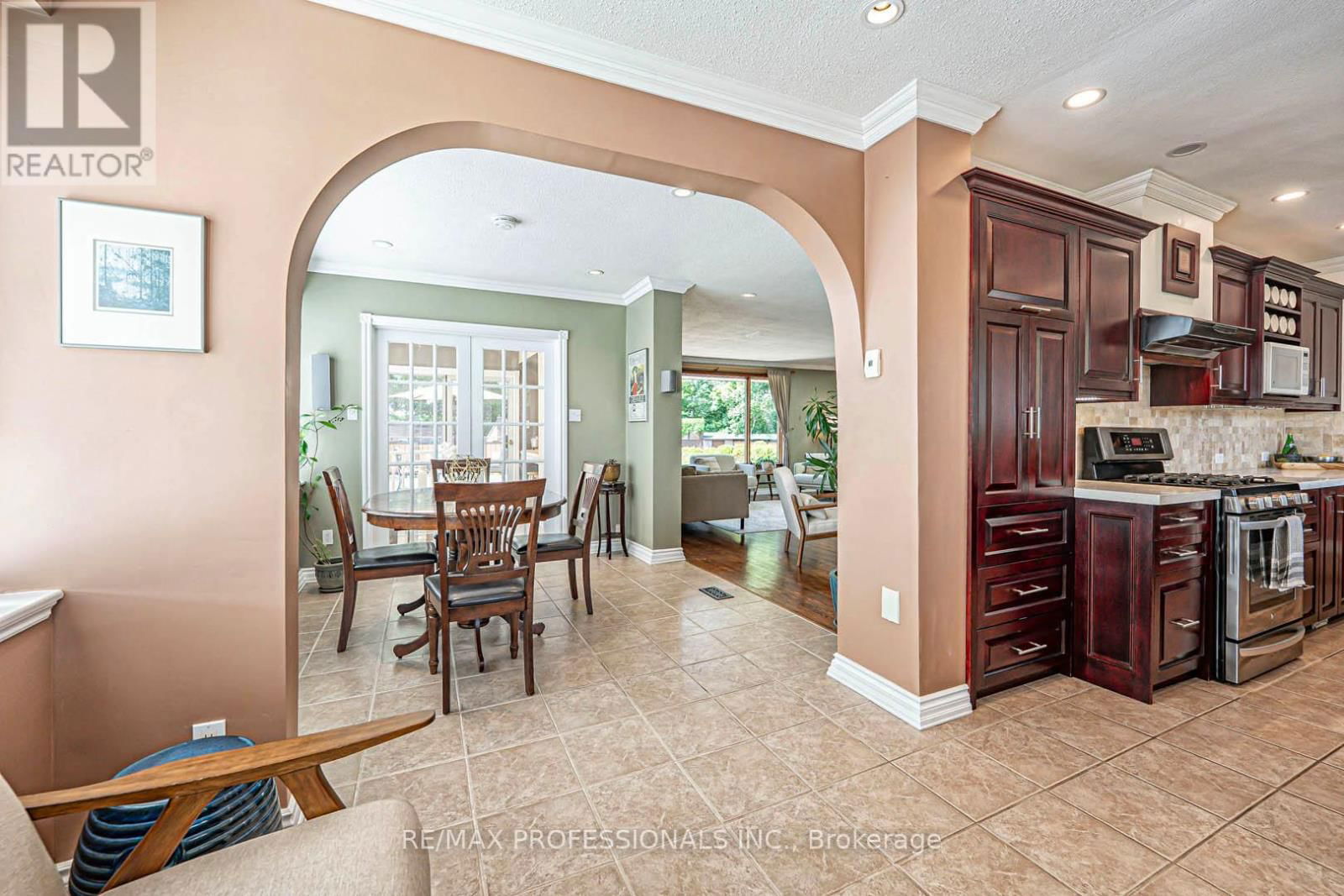 1746 LINCOLNSHIRE BOULEVARD Image 35