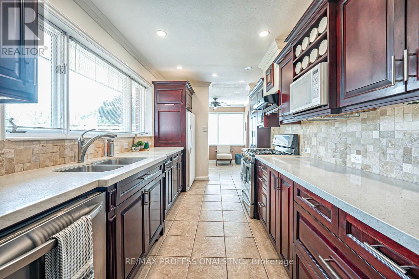 1746 LINCOLNSHIRE BOULEVARD Image 36
