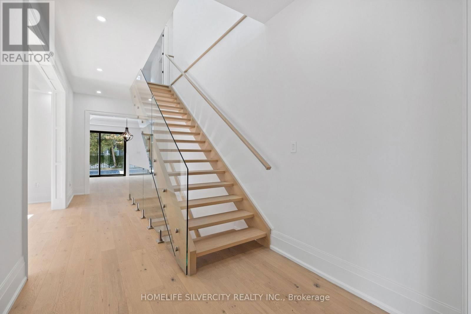 1610 KENMUIR AVENUE Image 10