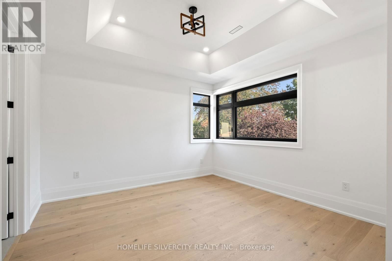 1610 KENMUIR AVENUE Image 30