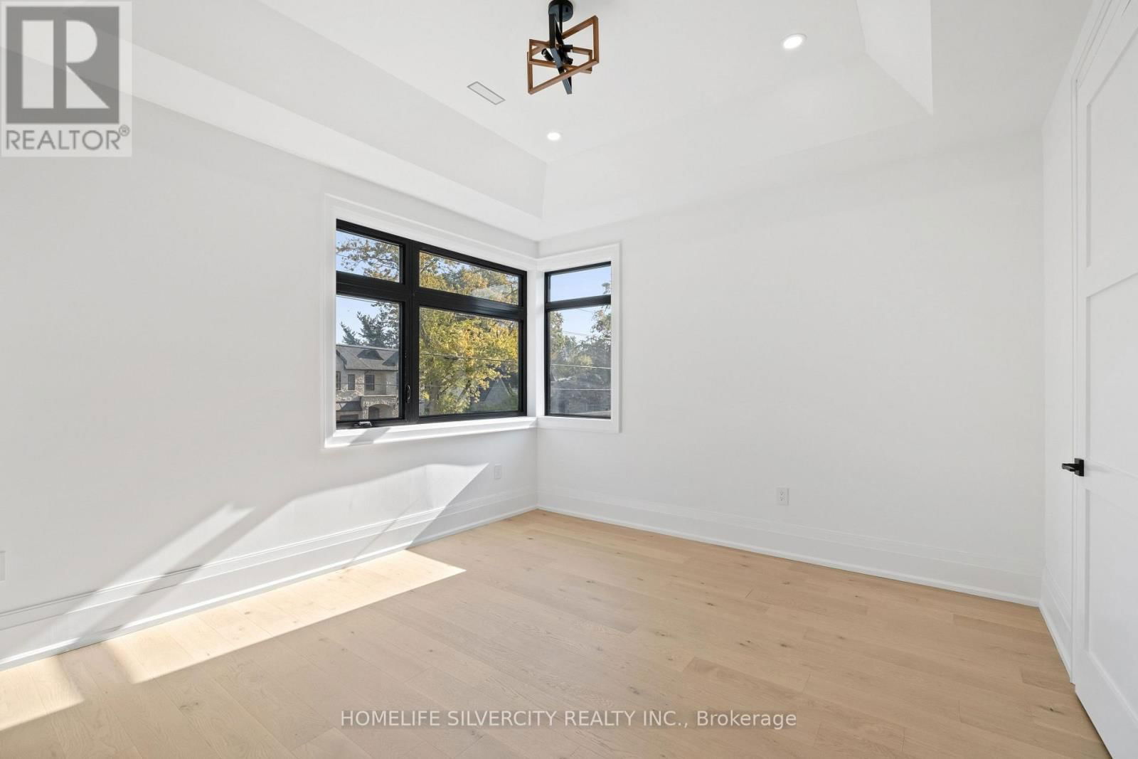 1610 KENMUIR AVENUE Image 31