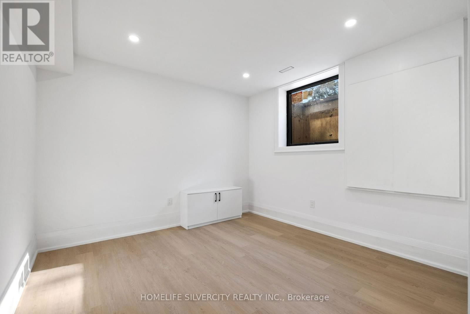 1610 KENMUIR AVENUE Image 39