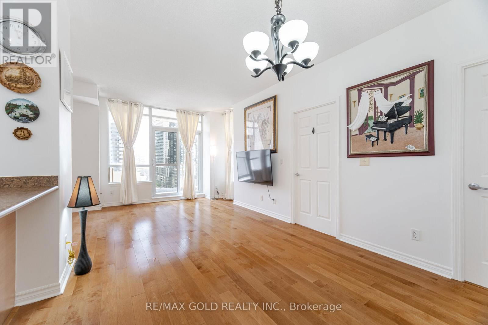 1102 - 388 PRINCE OF WALES DRIVE Image 10