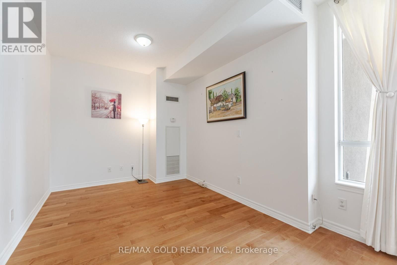 1102 - 388 PRINCE OF WALES DRIVE Image 12