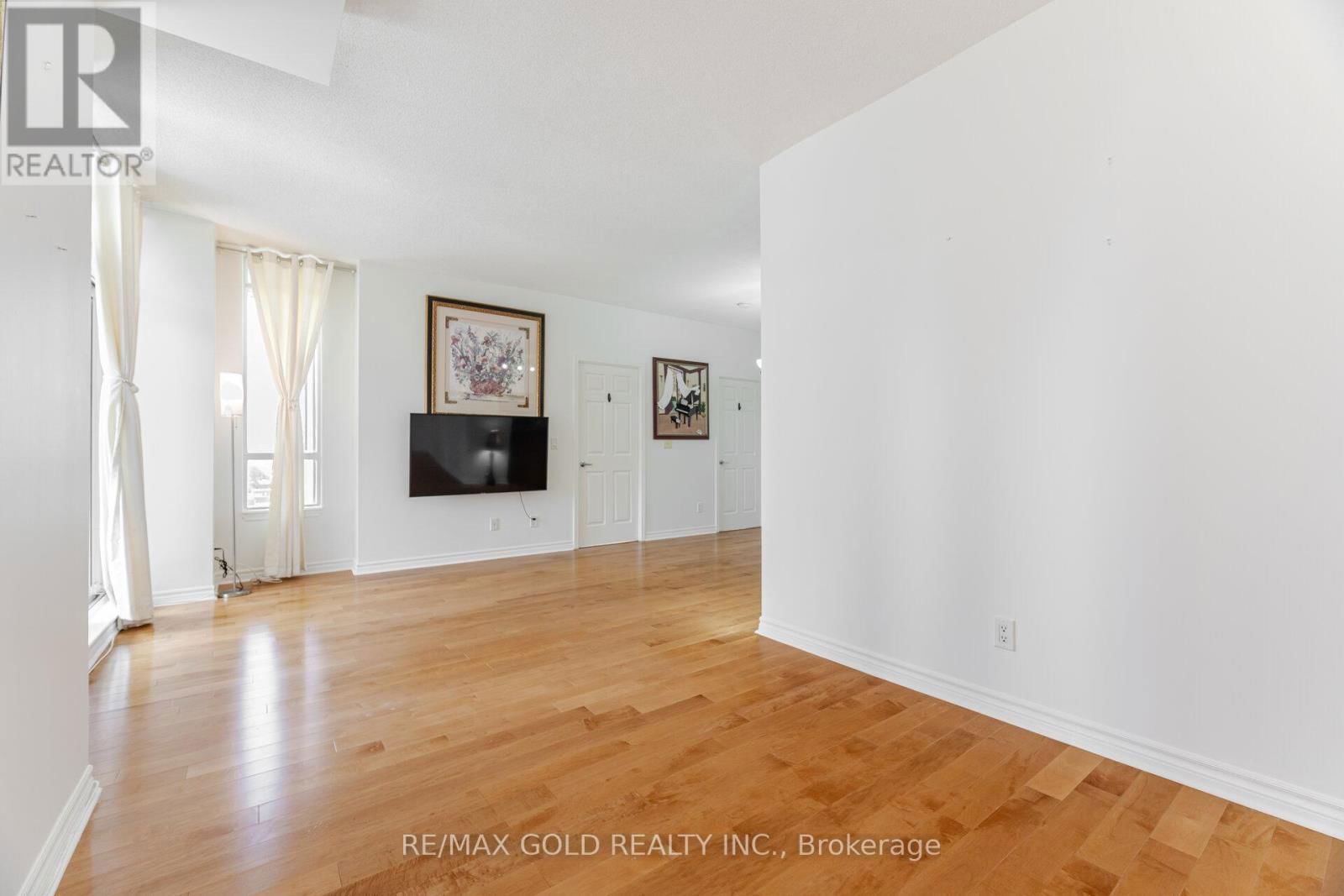 1102 - 388 PRINCE OF WALES DRIVE Image 13