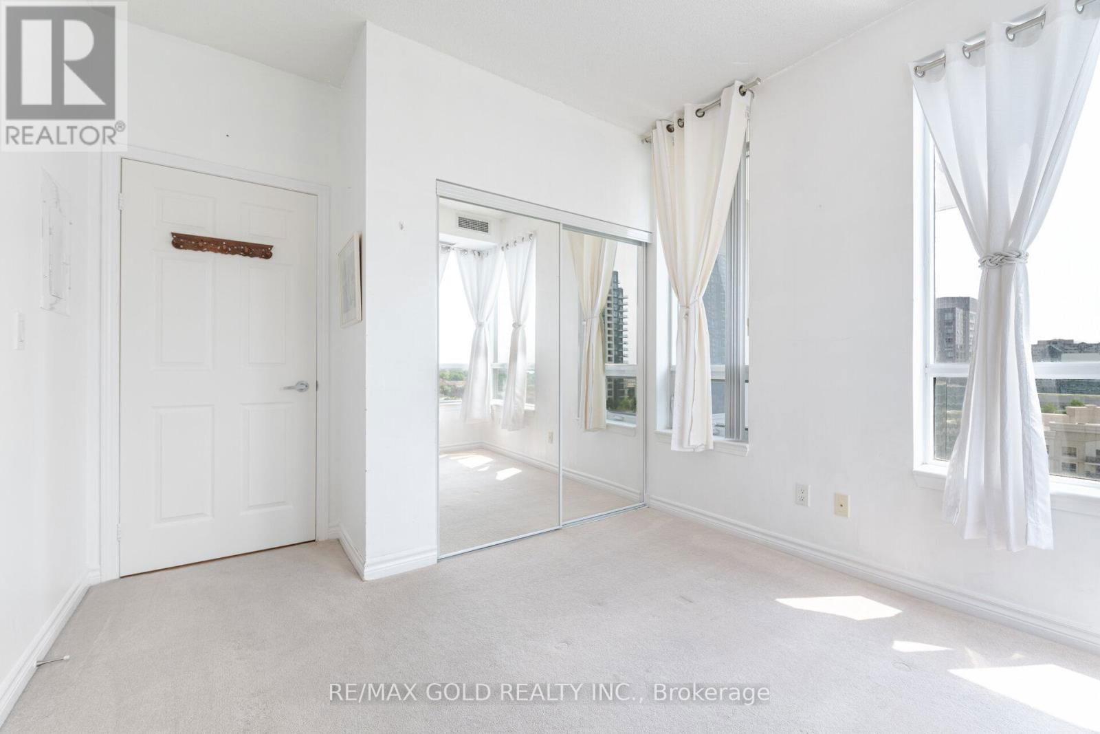 1102 - 388 PRINCE OF WALES DRIVE Image 17