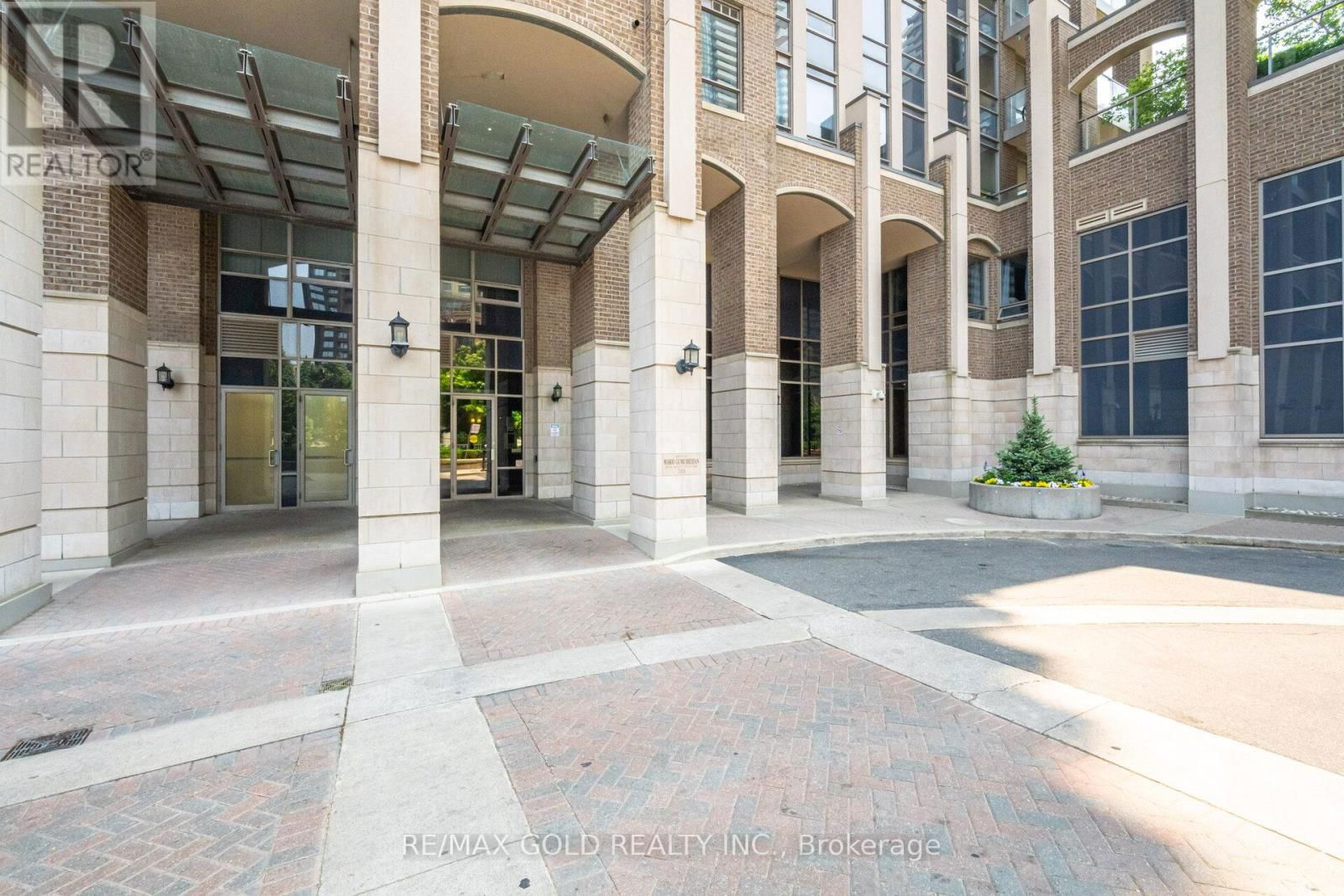 1102 - 388 PRINCE OF WALES DRIVE Image 2