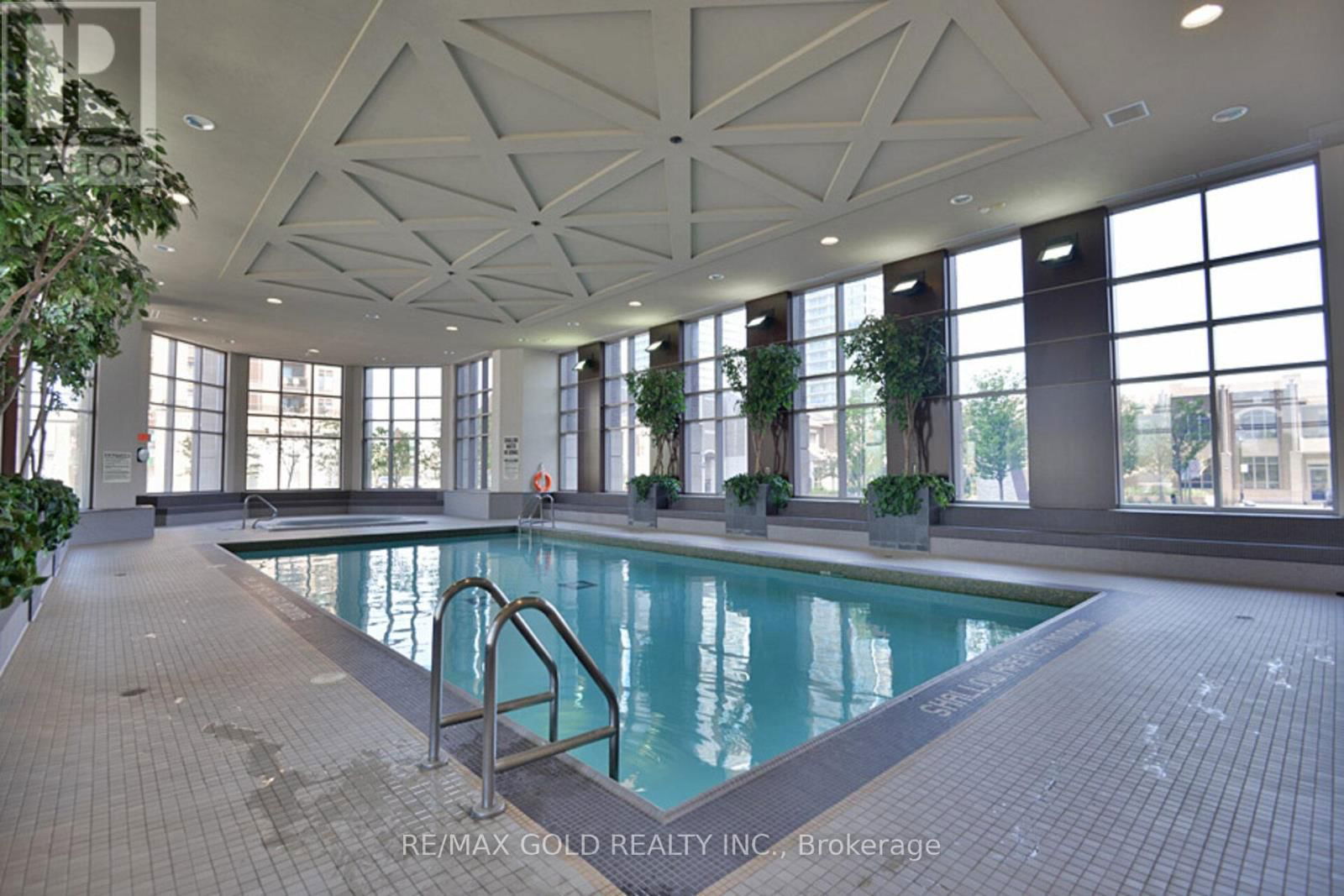 1102 - 388 PRINCE OF WALES DRIVE Image 27