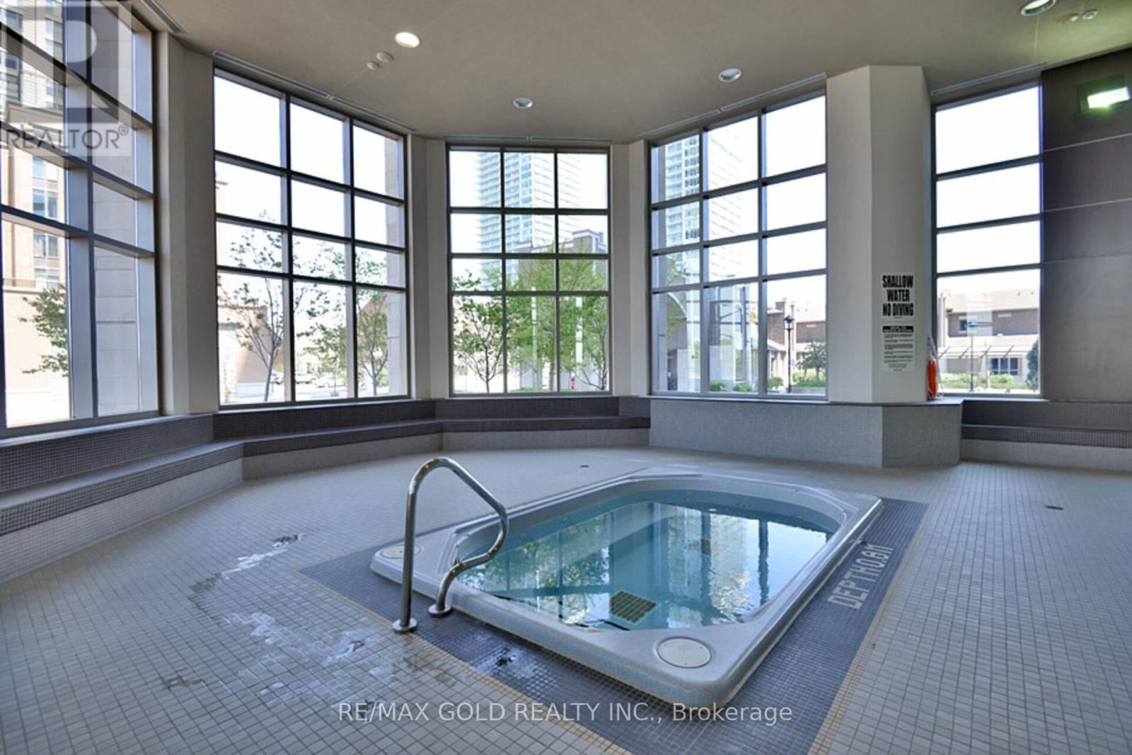 1102 - 388 PRINCE OF WALES DRIVE Image 28