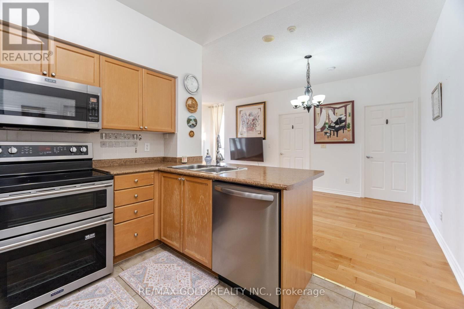 1102 - 388 PRINCE OF WALES DRIVE Image 8