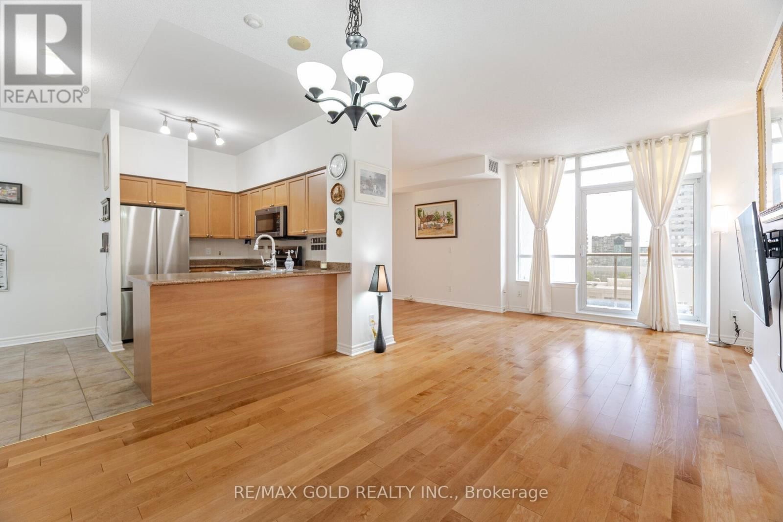 1102 - 388 PRINCE OF WALES DRIVE Image 9