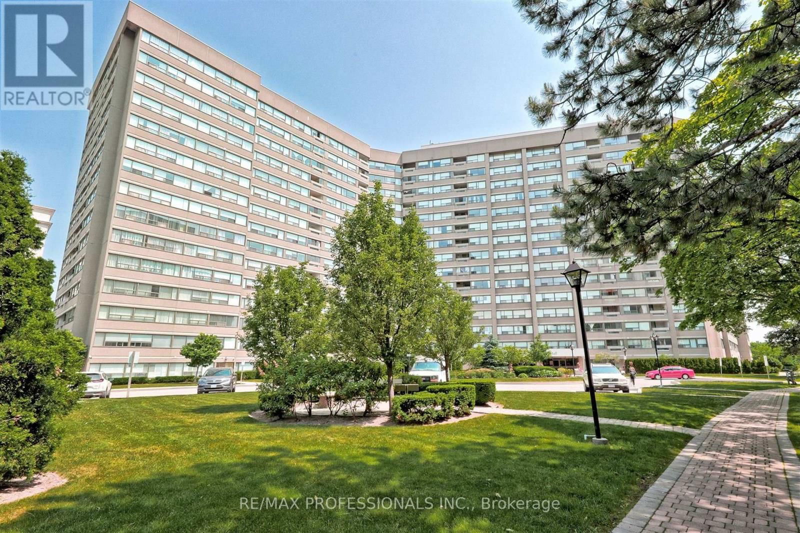 712 - 475 THE WEST MALL Image 1