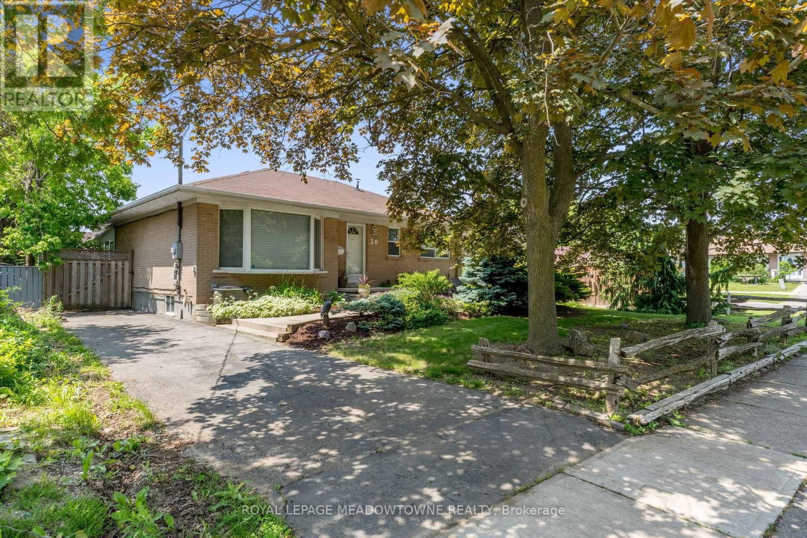 30 LESBURY AVENUE Image 1
