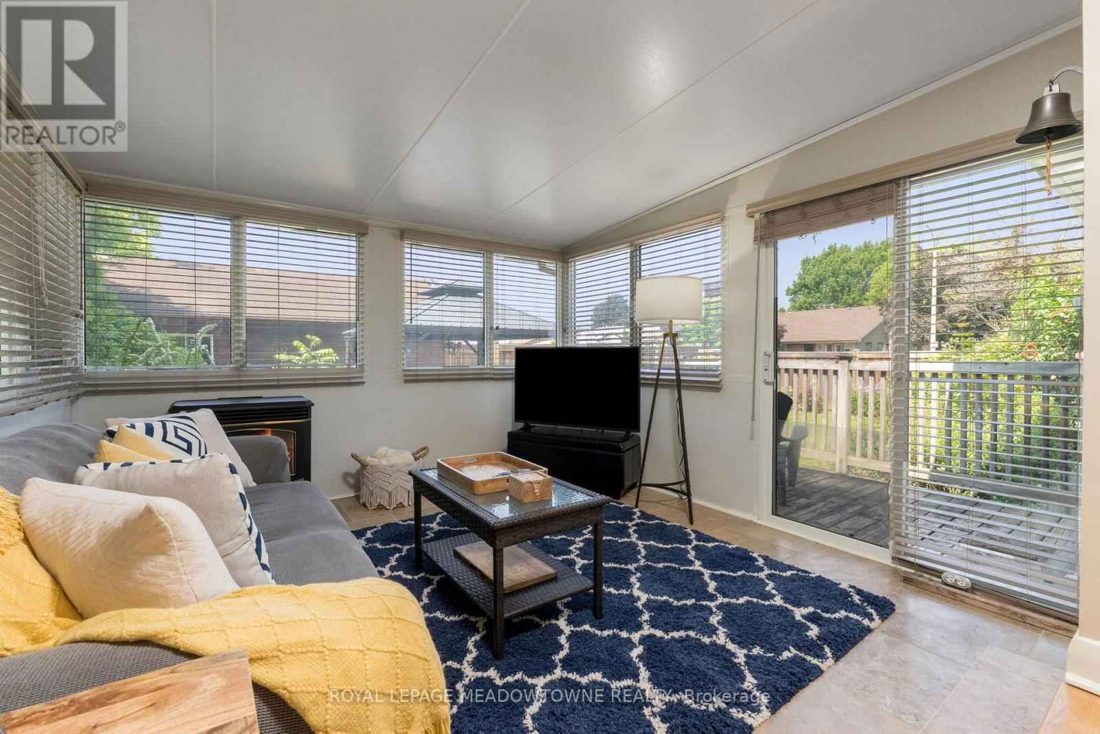 30 LESBURY AVENUE Image 15