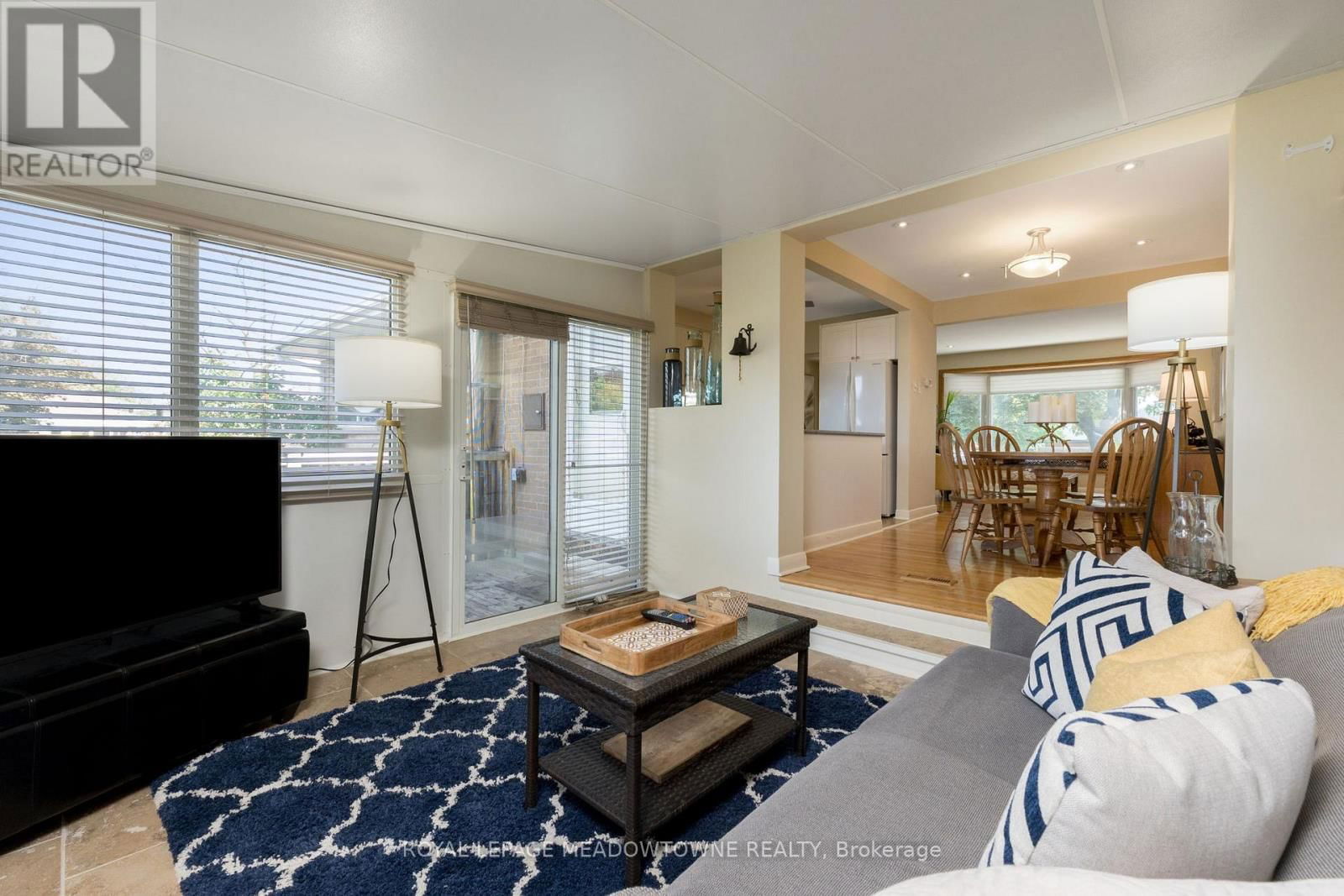 30 LESBURY AVENUE Image 16