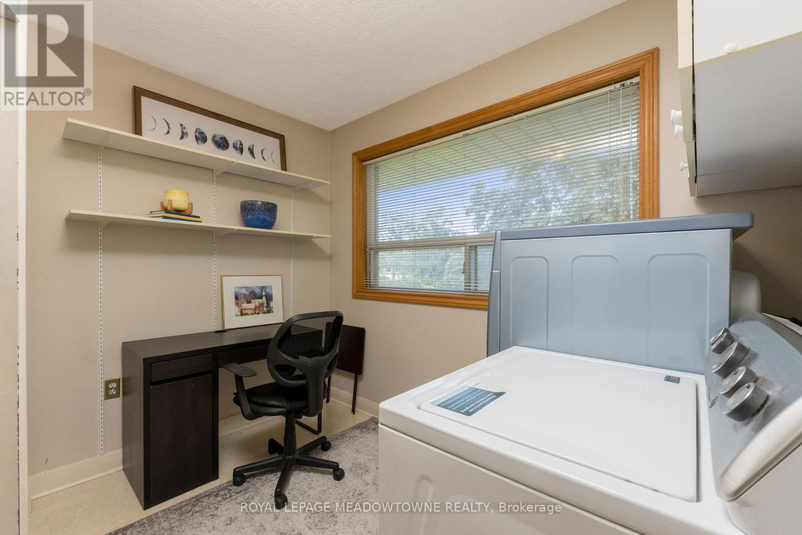 30 LESBURY AVENUE Image 21