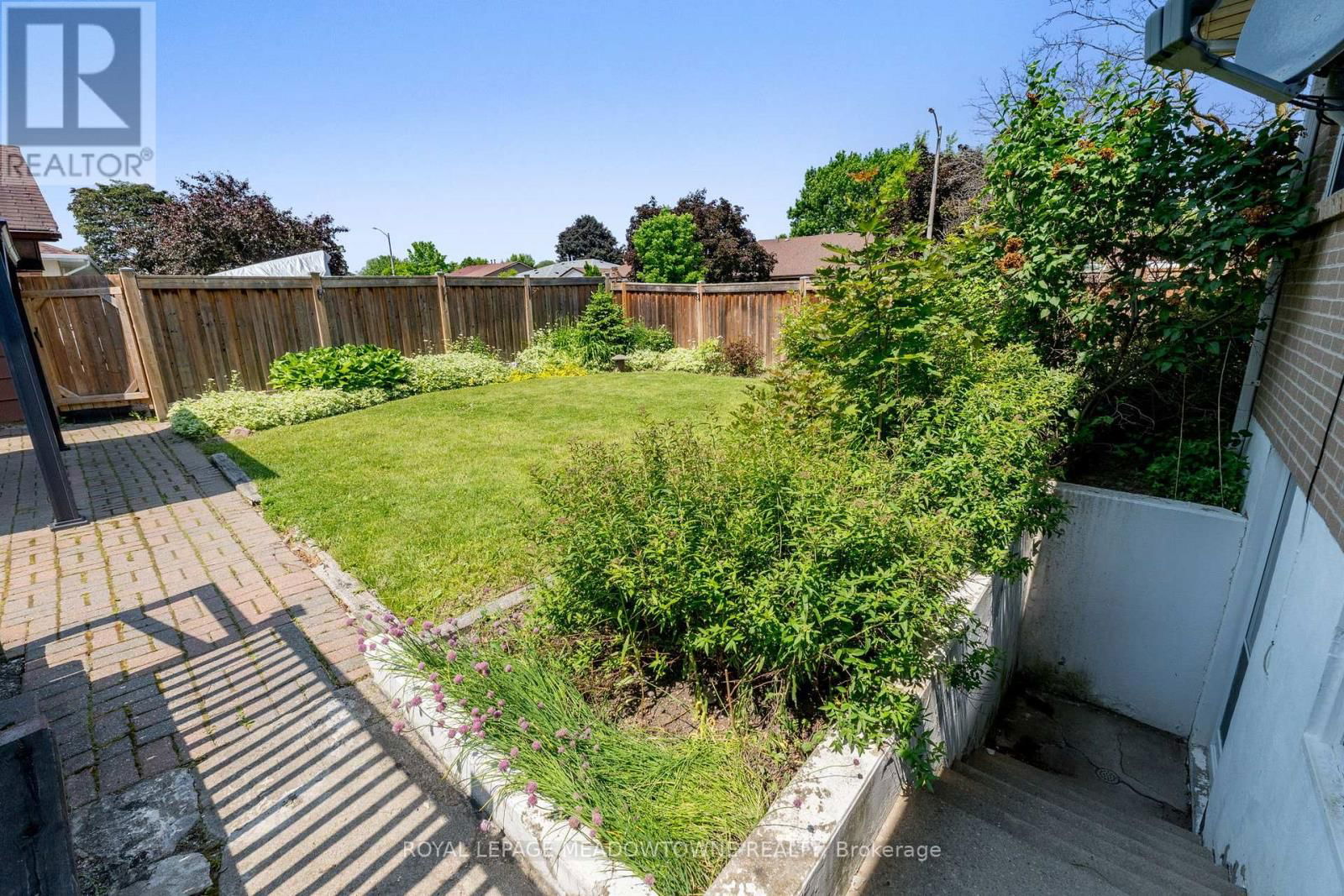 30 LESBURY AVENUE Image 23