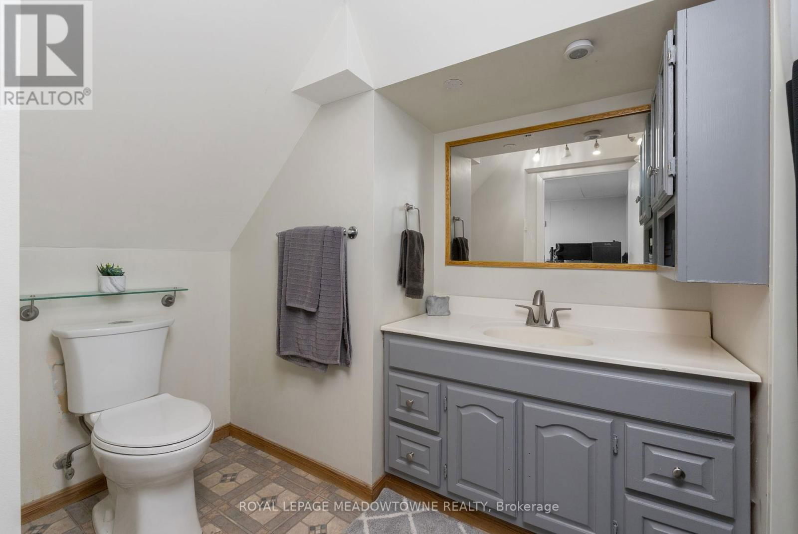30 LESBURY AVENUE Image 27
