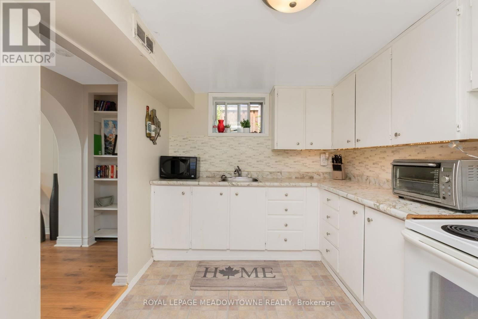 30 LESBURY AVENUE Image 29