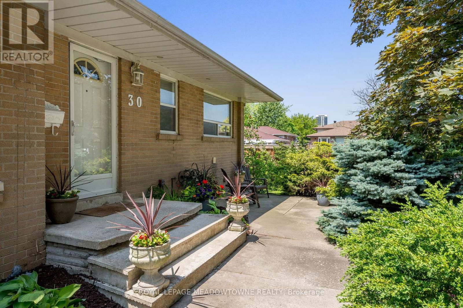 30 LESBURY AVENUE Image 3