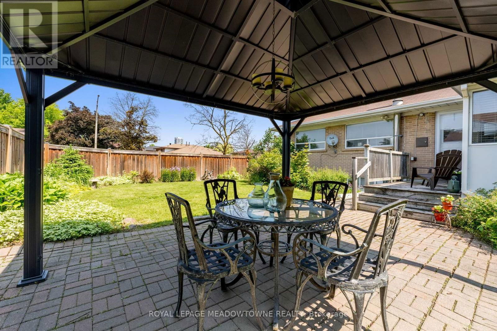 30 LESBURY AVENUE Image 31