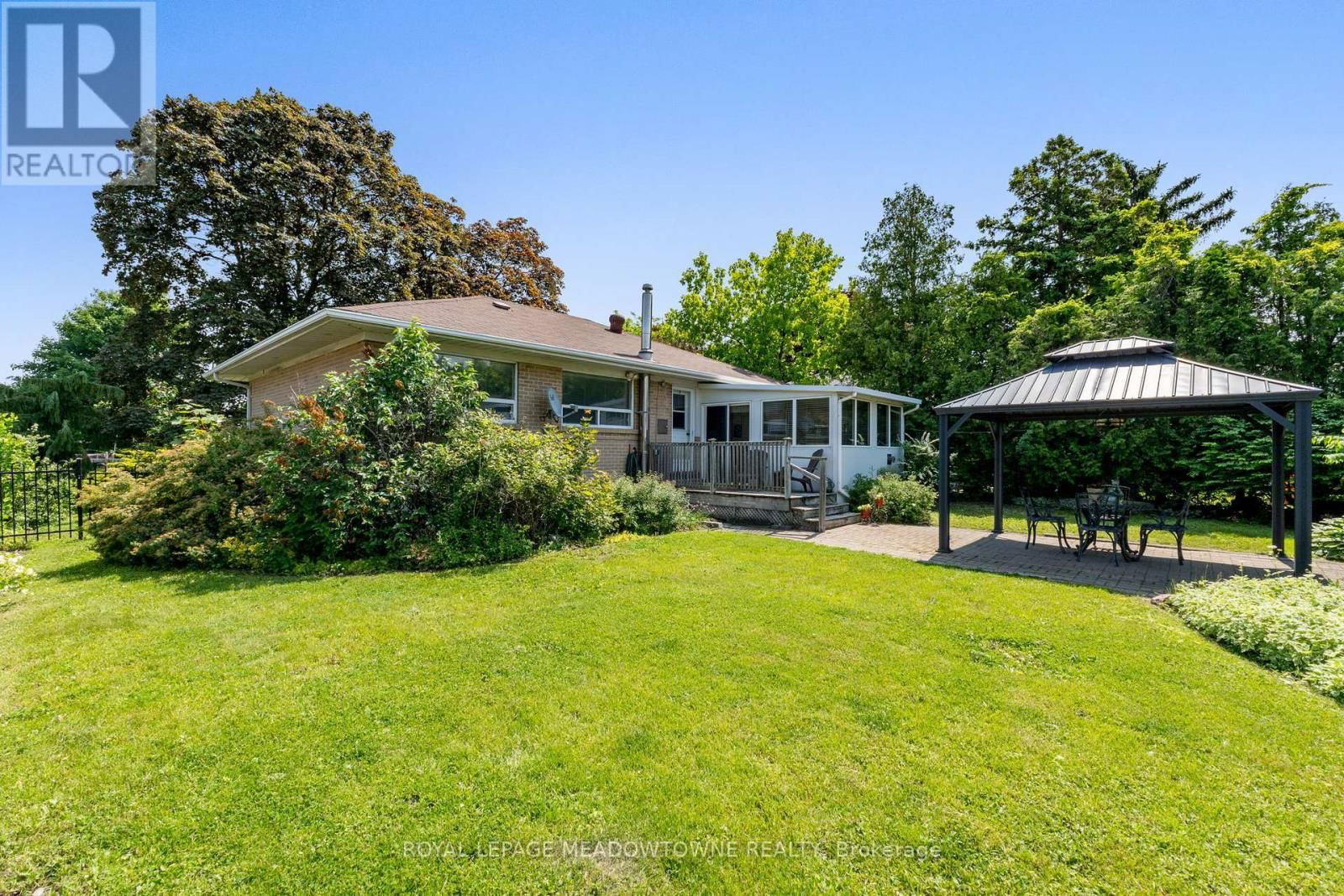 30 LESBURY AVENUE Image 33
