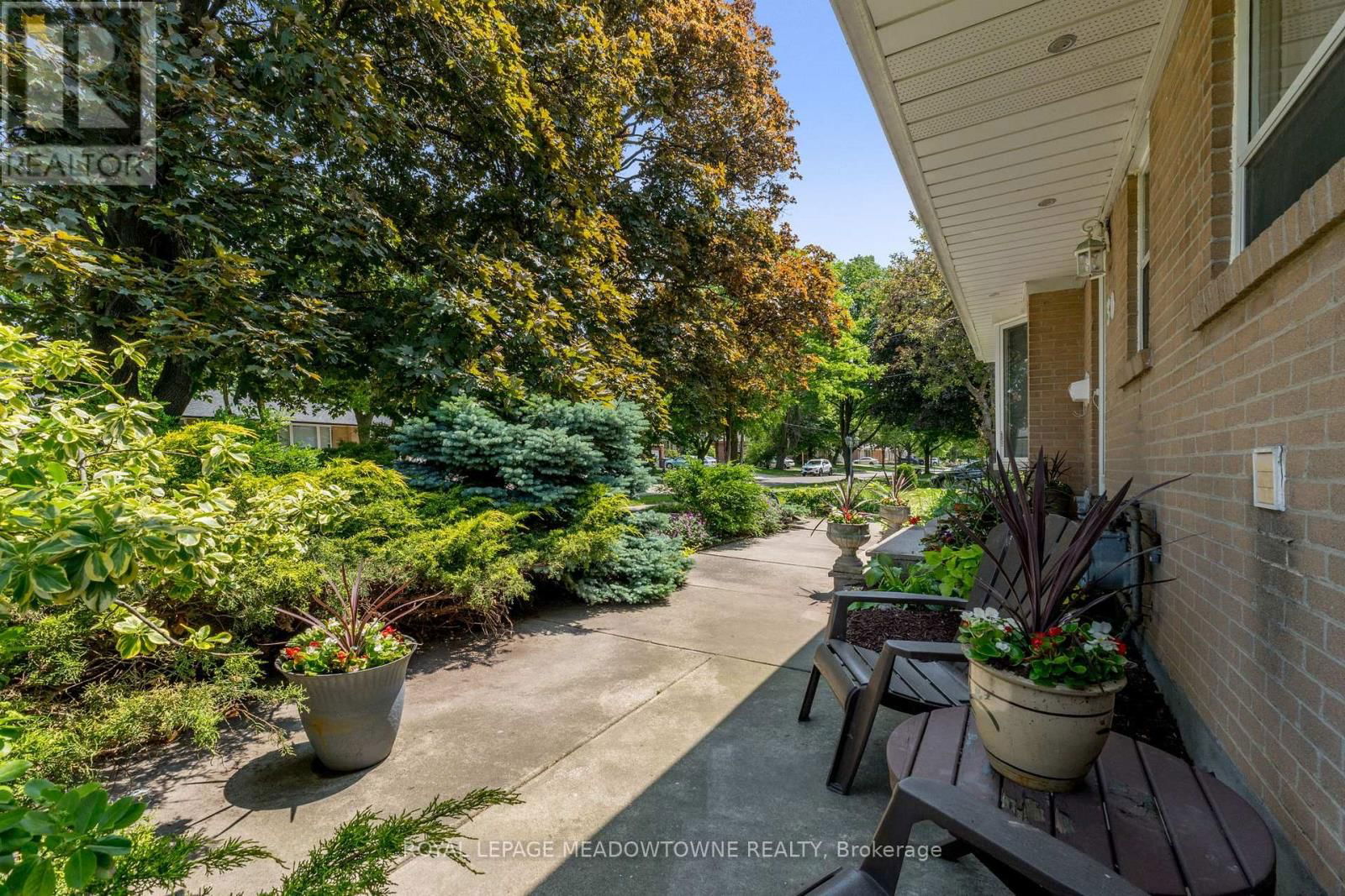 30 LESBURY AVENUE Image 4