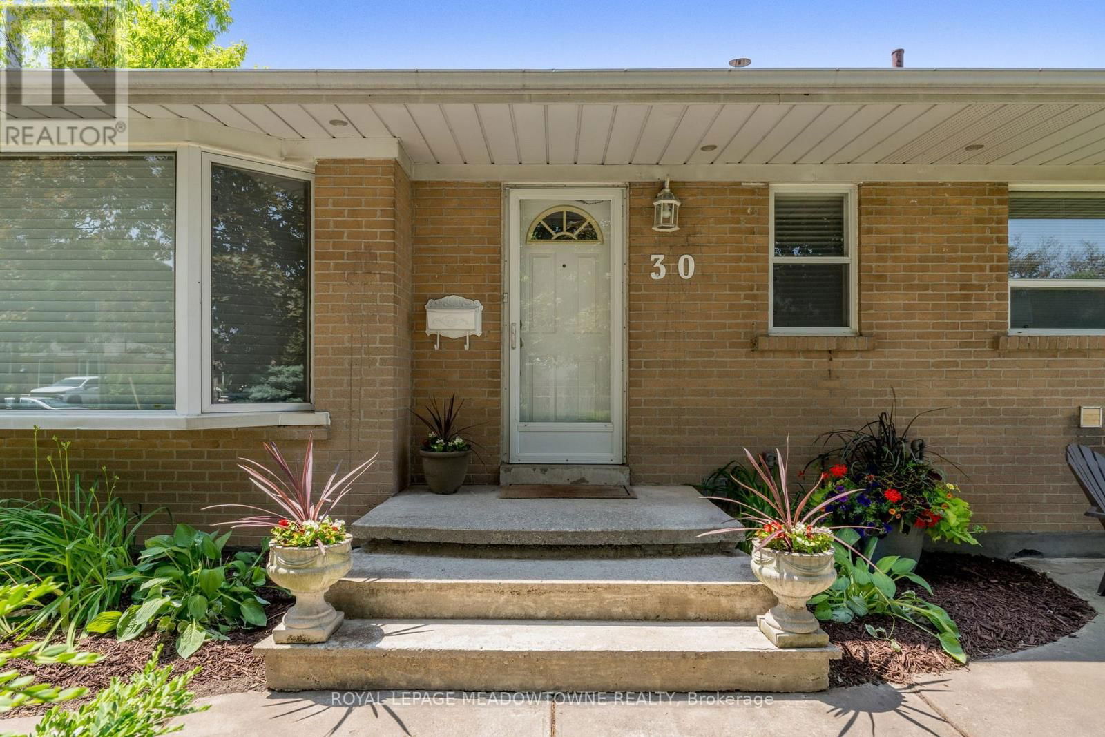 30 LESBURY AVENUE Image 5