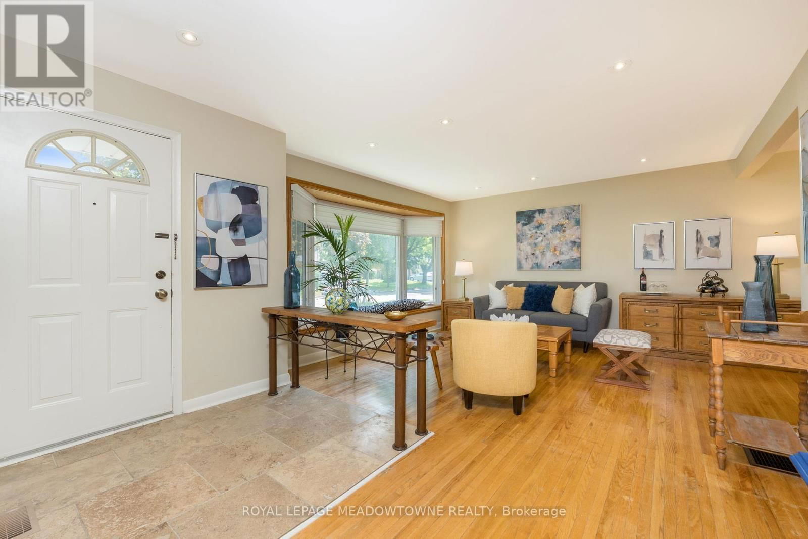 30 LESBURY AVENUE Image 6