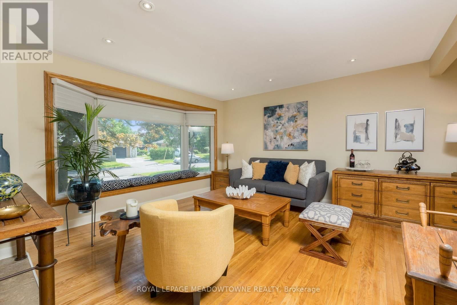 30 LESBURY AVENUE Image 7