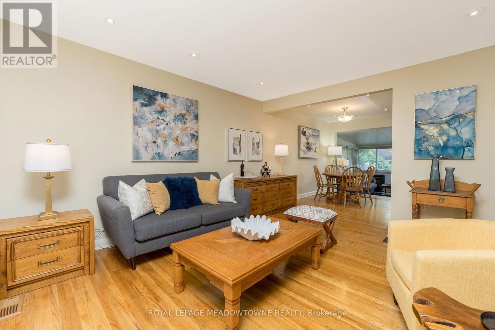 30 LESBURY AVENUE Image 8