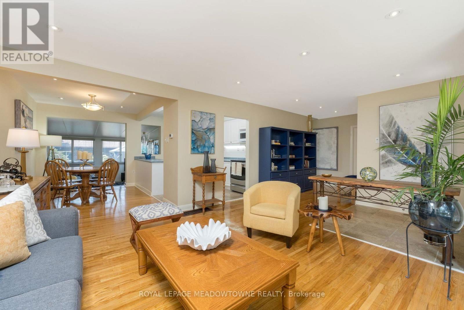 30 LESBURY AVENUE Image 9