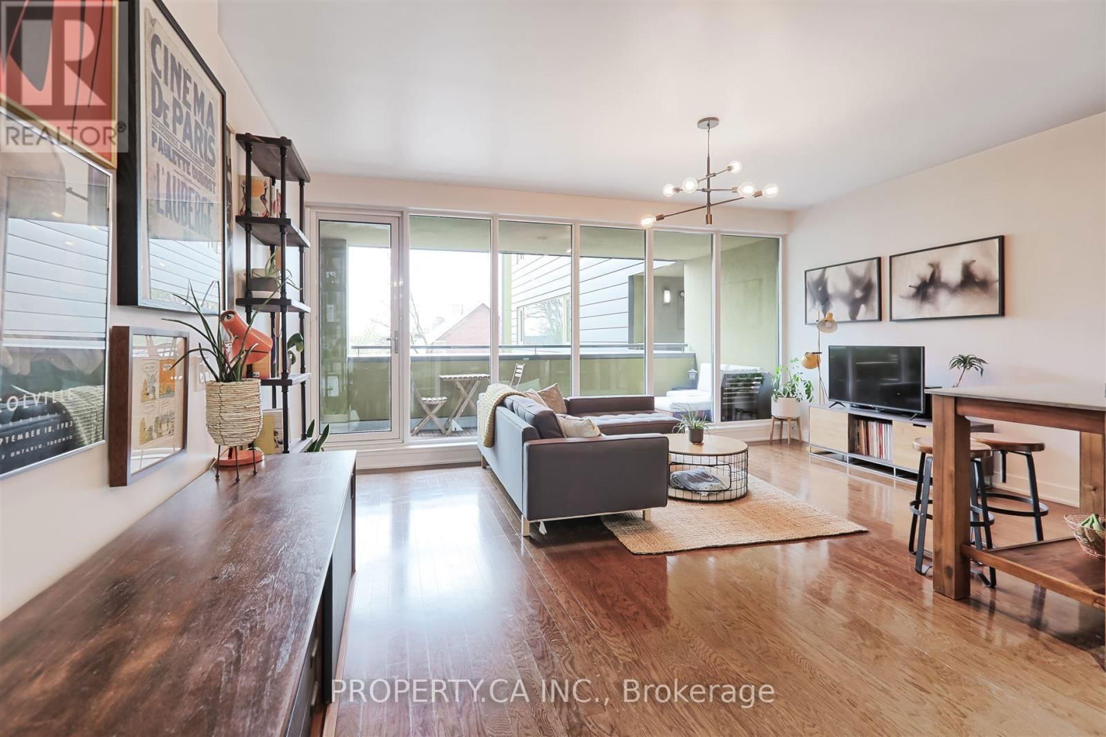 303 - 25 RITCHIE AVENUE Image 2